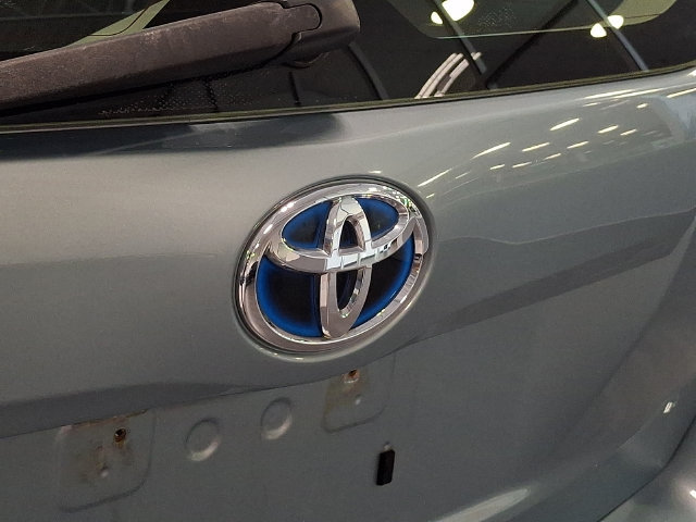 Used 2017 Toyota Prius V Two w/ Carpet Mat Package FWD image 28