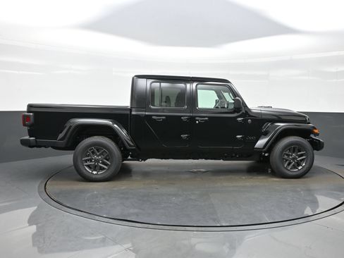 New 2026 Jeep Gladiator Sport AWD/4WD image 10
