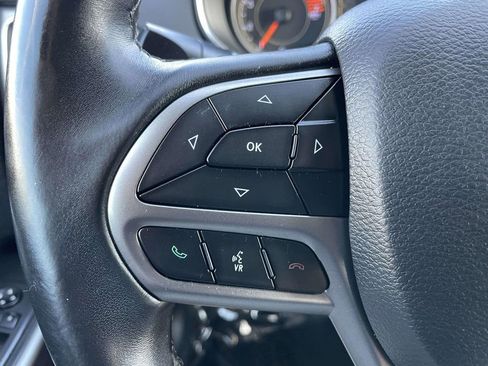 Used 2019 Jeep Cherokee Latitude Plus image 30