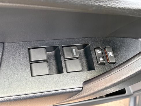 Used 2017 Toyota Corolla SE w/ Carpet Mat Package (TMS) FWD image 13