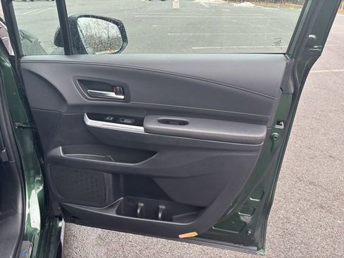 Used 2025 Toyota Sienna Platinum image 9