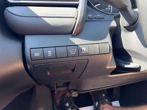 Used 2023 Toyota Camry SE image 24