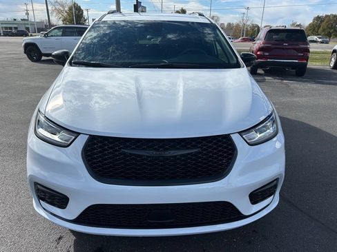New 2026 Chrysler Pacifica Select w/ S Appearance Package FWD image 2