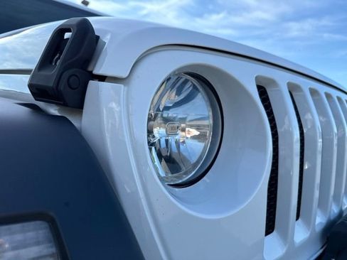 Used 2018 Jeep Wrangler Unlimited Sport S AWD/4WD image 9