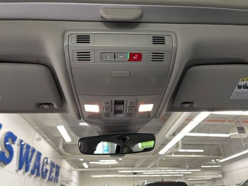 Used 2023 Volkswagen Jetta SE w/ Panoramic Sunroof Package FWD image 23