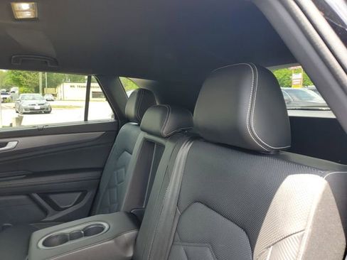 Used 2024 Volkswagen Atlas Cross Sport SE FWD image 9