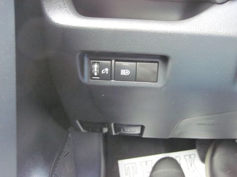 Used 2023 Toyota RAV4 XLE AWD/4WD image 11