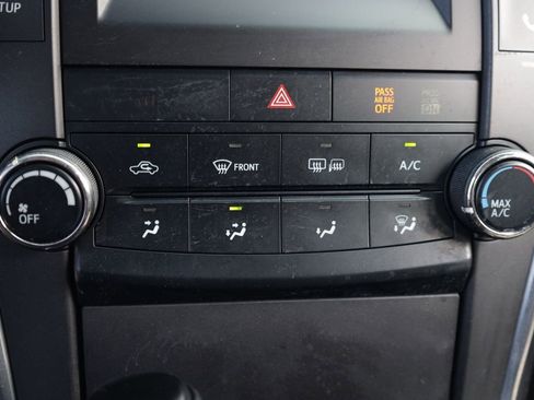 Used 2015 Toyota Camry LE image 7