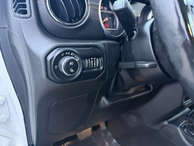Used 2021 Jeep Gladiator Overland AWD/4WD image 13