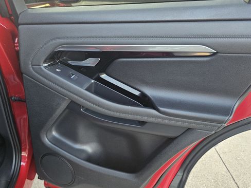 Used 2020 Land Rover Range Rover Evoque SE image 28