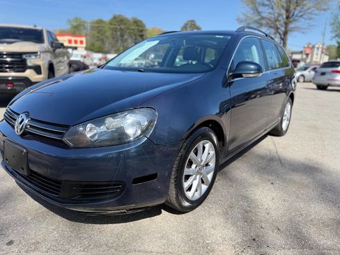 Used 2010 Volkswagen Jetta SE image 1