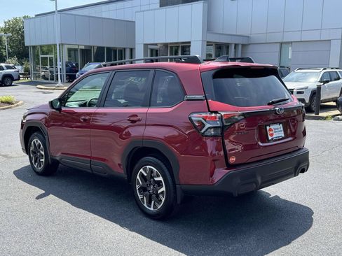 Used 2026 Subaru Forester Premium AWD/4WD image 4