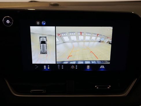 Certified 2025 Chevrolet Equinox LT w/ Convenience Package II image 18