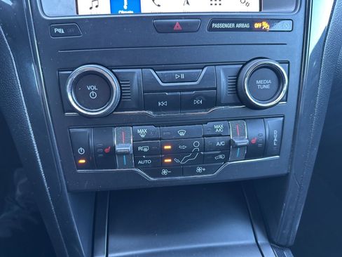 Used 2019 Ford Explorer XLT w/ Equipment Group 202A image 14