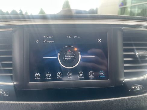 Used 2018 Chrysler Pacifica L FWD image 19