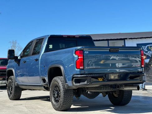 Used 2024 Chevrolet Silverado 2500 ZR2 w/ Technology Package AWD/4WD image 5