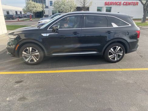 Certified 2023 Kia Sorento EX image 1