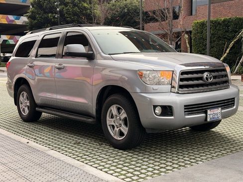 Used 2013 Toyota Sequoia SR5 image 3