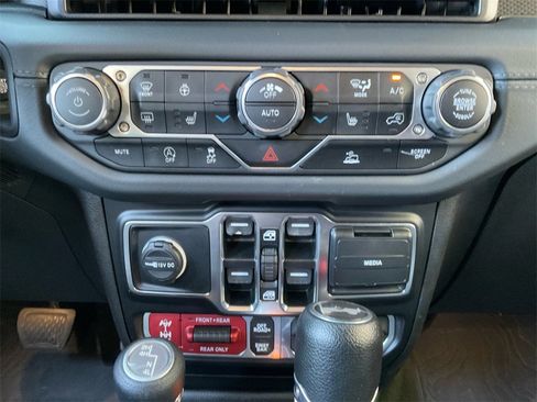 Used 2024 Jeep Wrangler Unlimited Rubicon w/ Technology Group image 25