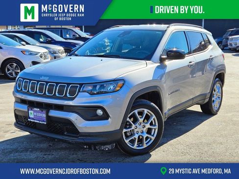 Used 2022 Jeep Compass Latitude image 1
