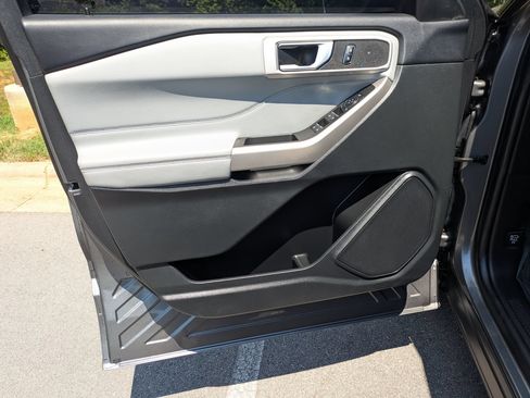 Used 2023 Ford Explorer XLT w/ Equipment Group 202A RWD image 10