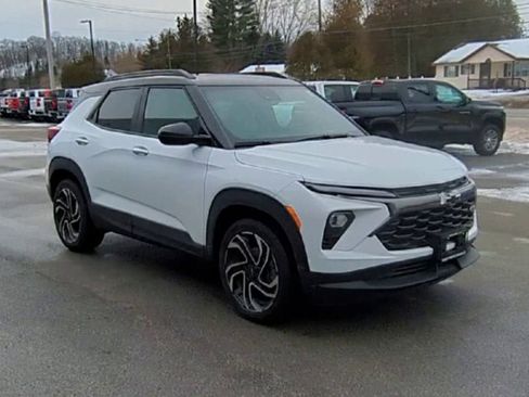 Certified 2024 Chevrolet TrailBlazer RS w/ Convenience Package image 2