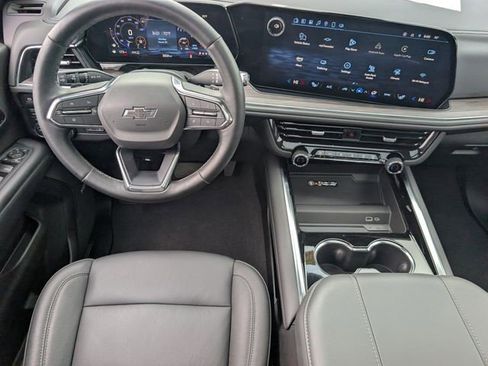 Certified 2025 Chevrolet Suburban Z71 w/ Comfort Package image 9