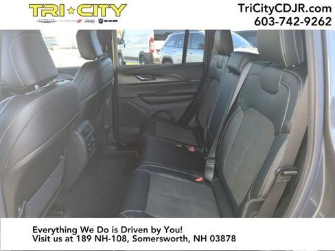 New 2025 Jeep Grand Cherokee Altitude image 24