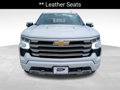 Used 2025 Chevrolet Silverado 1500 High Country w/ High Country Premium Package AWD/4WD image 8