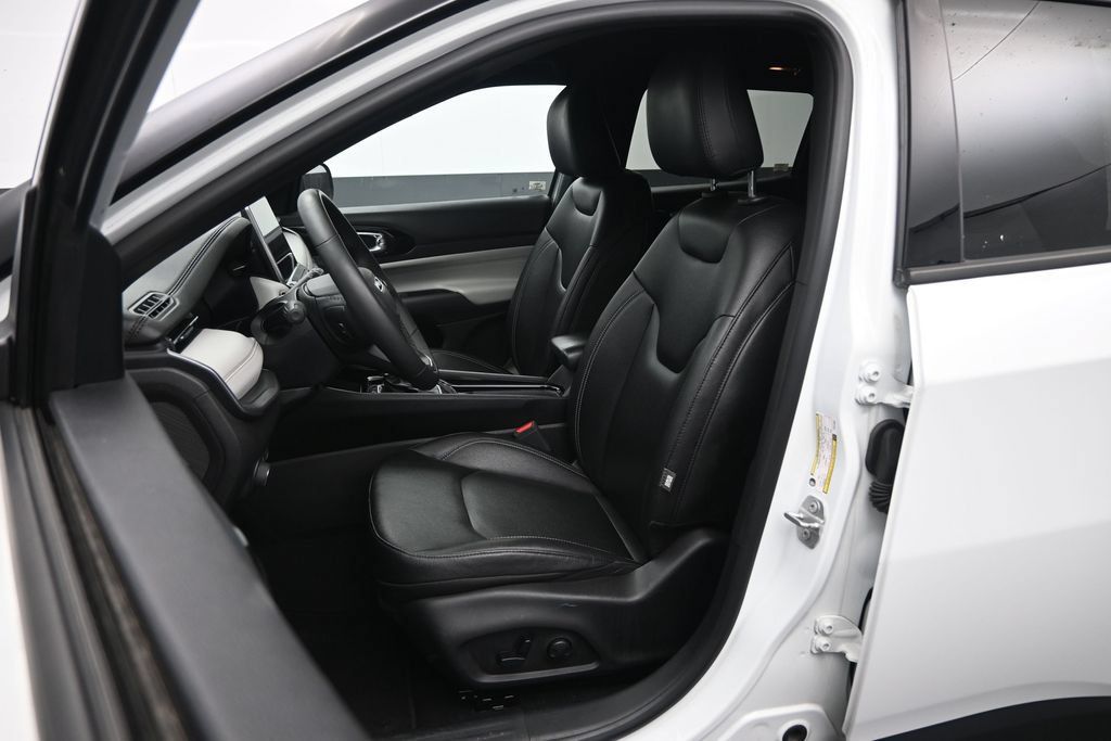 Used 2025 Jeep Compass Limited AWD/4WD image 21