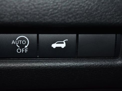 Used 2025 Nissan Rogue SV image 18