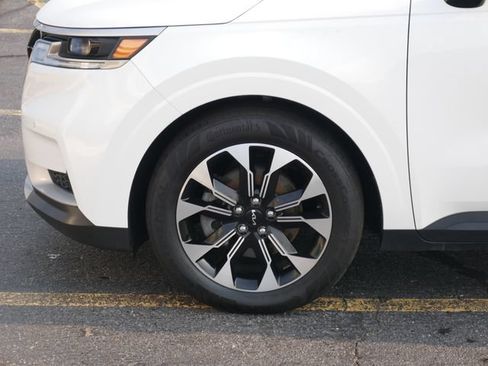 Used 2024 Kia Carnival EX FWD image 43