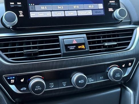 Used 2020 Honda Accord Touring image 31
