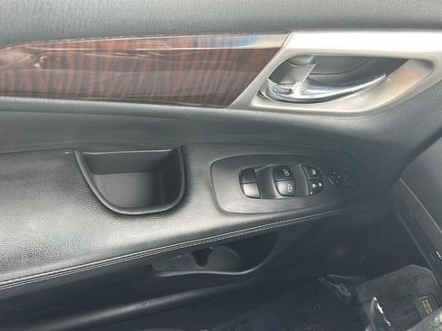 Used 2014 Nissan Pathfinder SL w/ SL Tech Package image 16