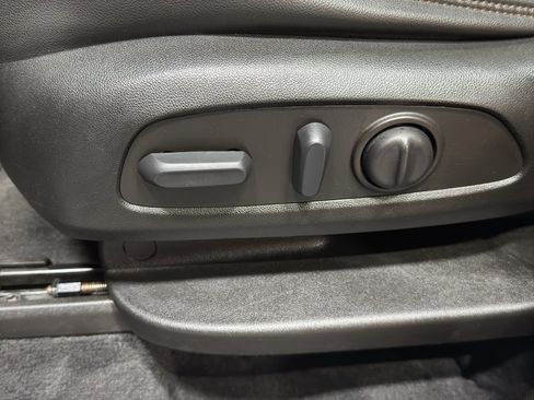 Used 2023 Chevrolet Traverse High Country image 16