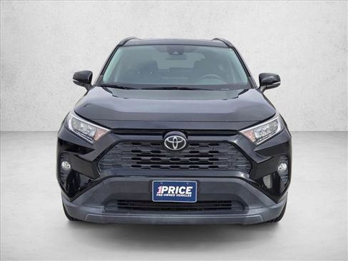 Used 2019 Toyota RAV4 XLE image 2