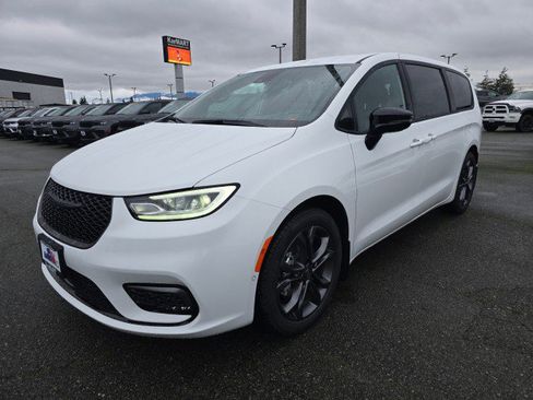 New 2026 Chrysler Pacifica Select image 7