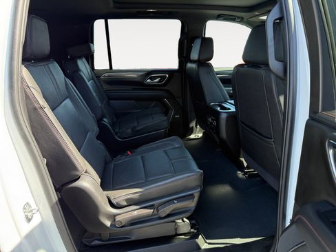 Used 2024 Chevrolet Suburban RST w/ Luxury Package image 18