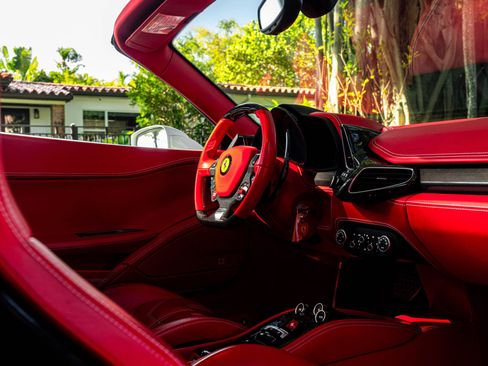 Used 2013 Ferrari 458 Spider image 22