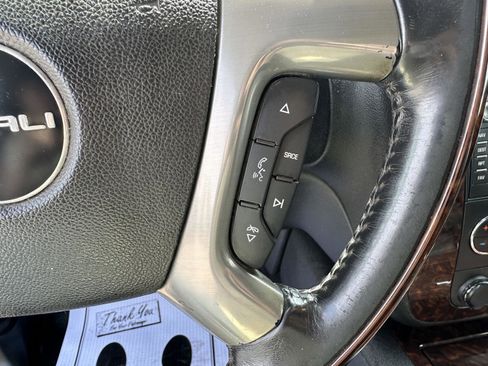 Used 2011 GMC Sierra 2500 Denali w/ Suspension Package, Off-Road AWD/4WD image 21