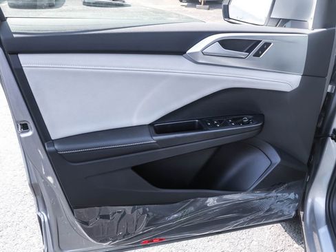 New 2025 Volkswagen Taos SE image 31