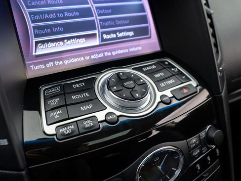 Used 2017 INFINITI QX70 AWD w/ Premium Package image 25