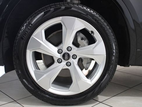 Certified 2025 Audi Q5 2.0T Premium Plus w/ Premium Plus Package image 18