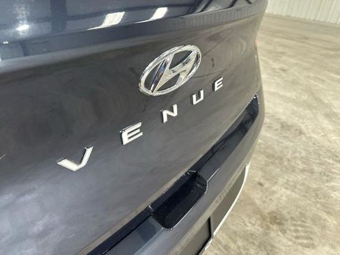 Used 2024 Hyundai Venue Limited FWD image 13