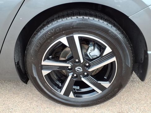 Used 2025 Nissan Sentra SV FWD image 8