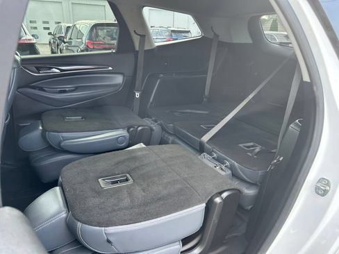 Used 2021 Buick Enclave Essence FWD image 37