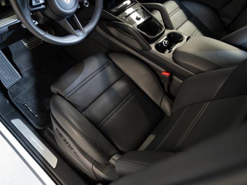 Certified 2026 Porsche Cayenne AWD/4WD image 14