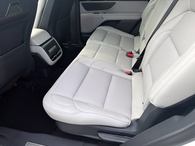Used 2026 Lincoln Nautilus Premier AWD/4WD image 7