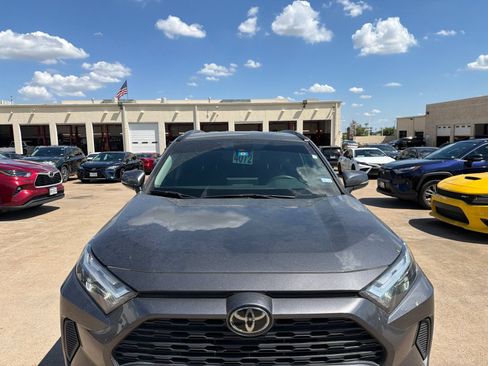 Used 2022 Toyota RAV4 XLE AWD/4WD image 22