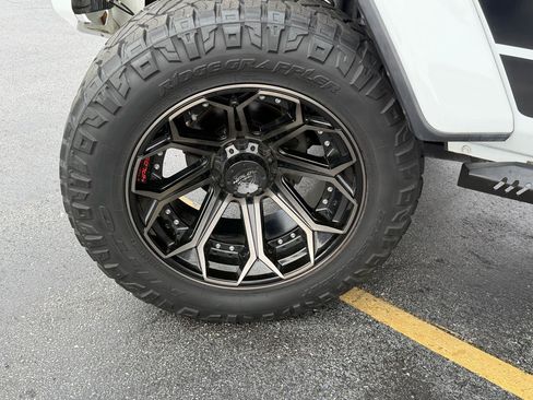 Used 2019 Jeep Wrangler Unlimited Rubicon AWD/4WD image 13